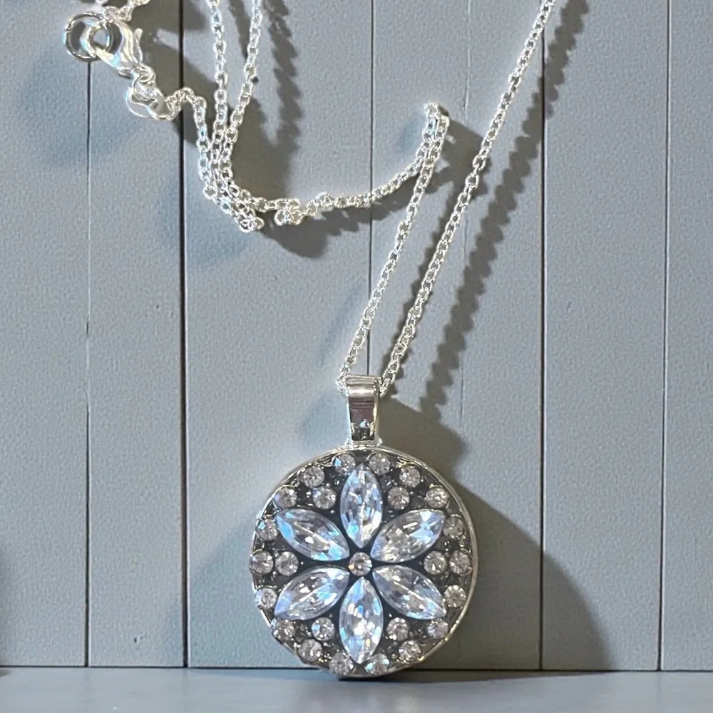 Vintage Costume Rhinestone Jewelry Assemblage: Floral Pendant Necklace